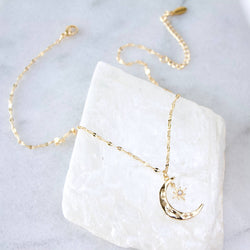Moon ans Star Necklace: GOLD