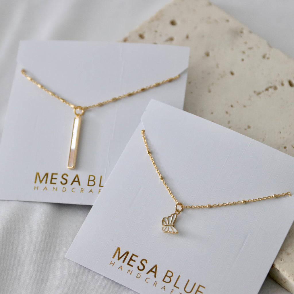 Mother of Pearl Bar Necklace: SILVER