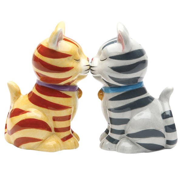 Tabby Cats Kissing Salt and Pepper Shakers Set (4/48)